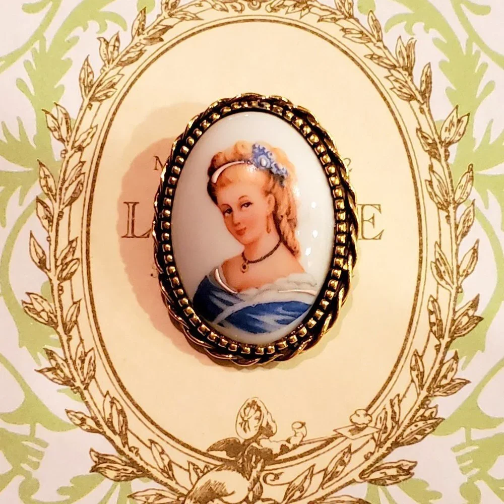VTG‎ Hand Painted Lady in Blue Limoges Brooch Pin